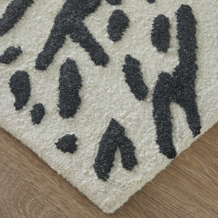 Rectangle/5' x 8'/Ivory/Black