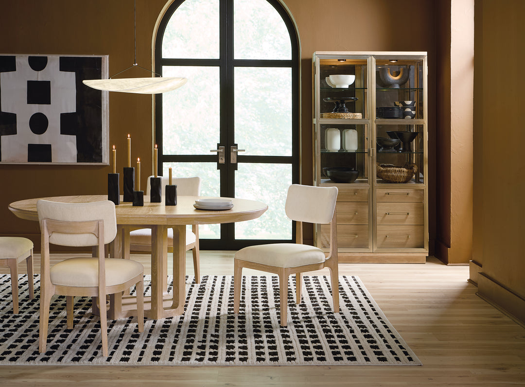 American Home Furniture Hooker Furniture Banyon Bay Round Dining Table with One 18-inch Leaf