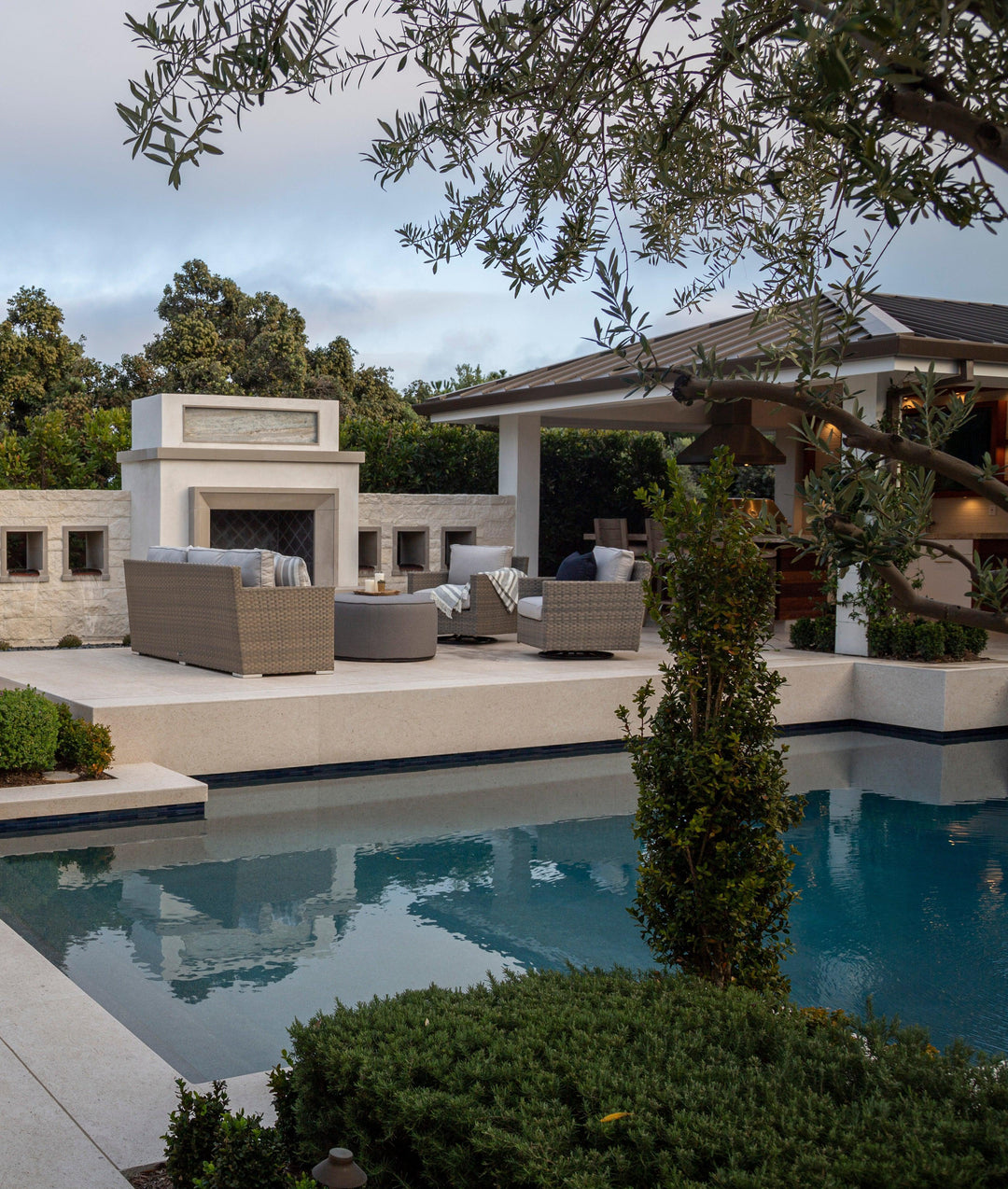 36" Round Coffee Table/Ottoman in Heritage Granite - AmericanHomeFurniture