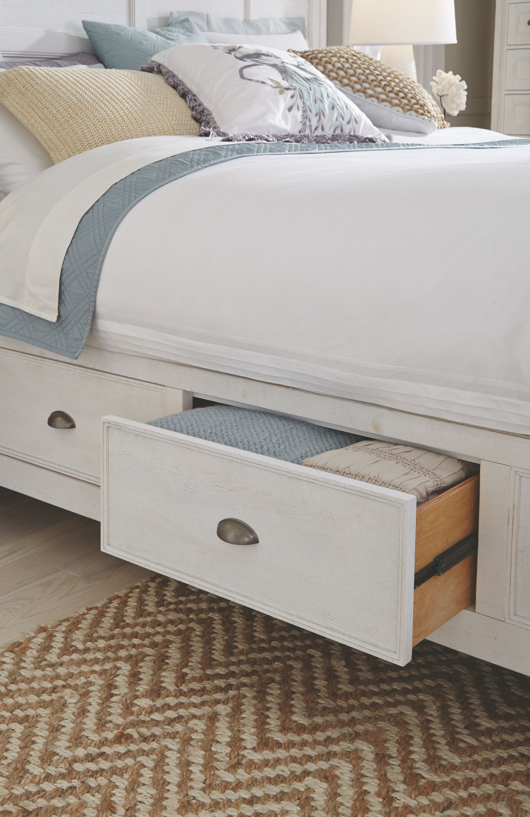 Heron Cove Chalk White And Dovetail Grey King Panel Storage Bed - B4400-65