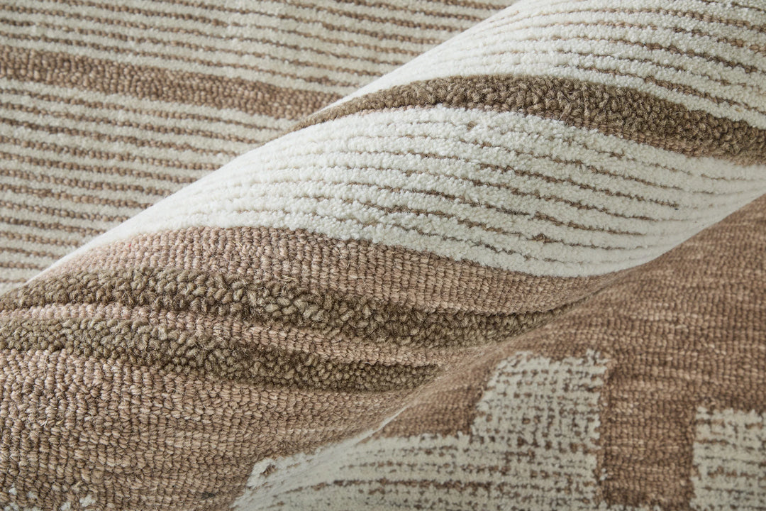 Rectangle/5' x 8'/Brown/Ivory