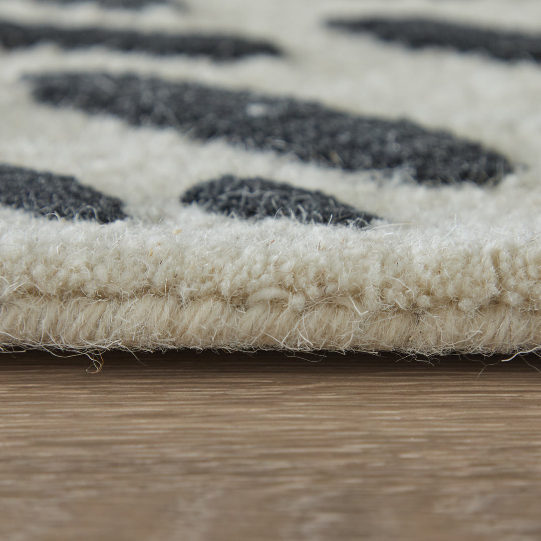 Rectangle/5' x 8'/Ivory/Black