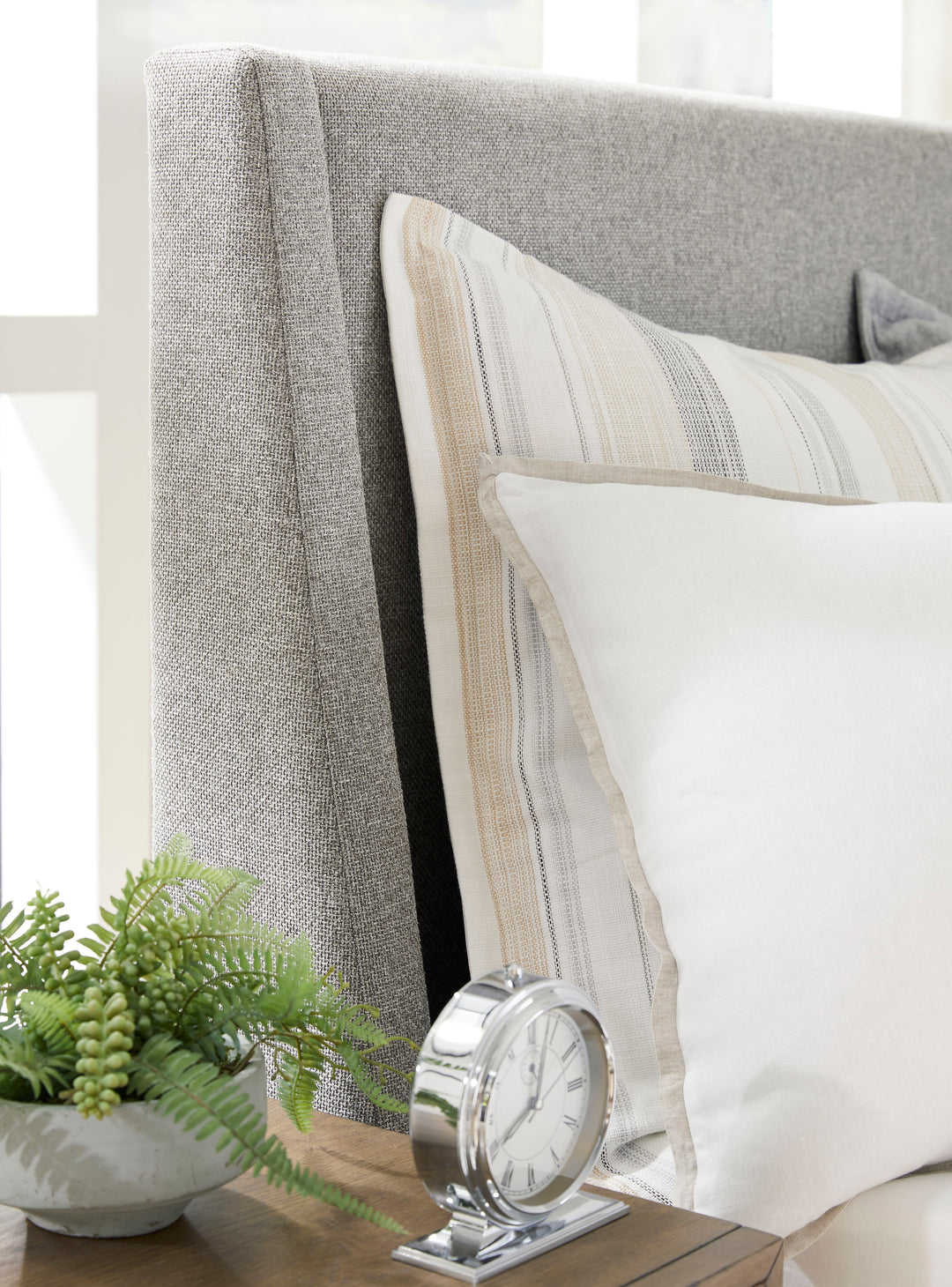 Lindon Belgian Wheat And Coffee Bean King Grey Upholstered Island Bed - B5570-60G
