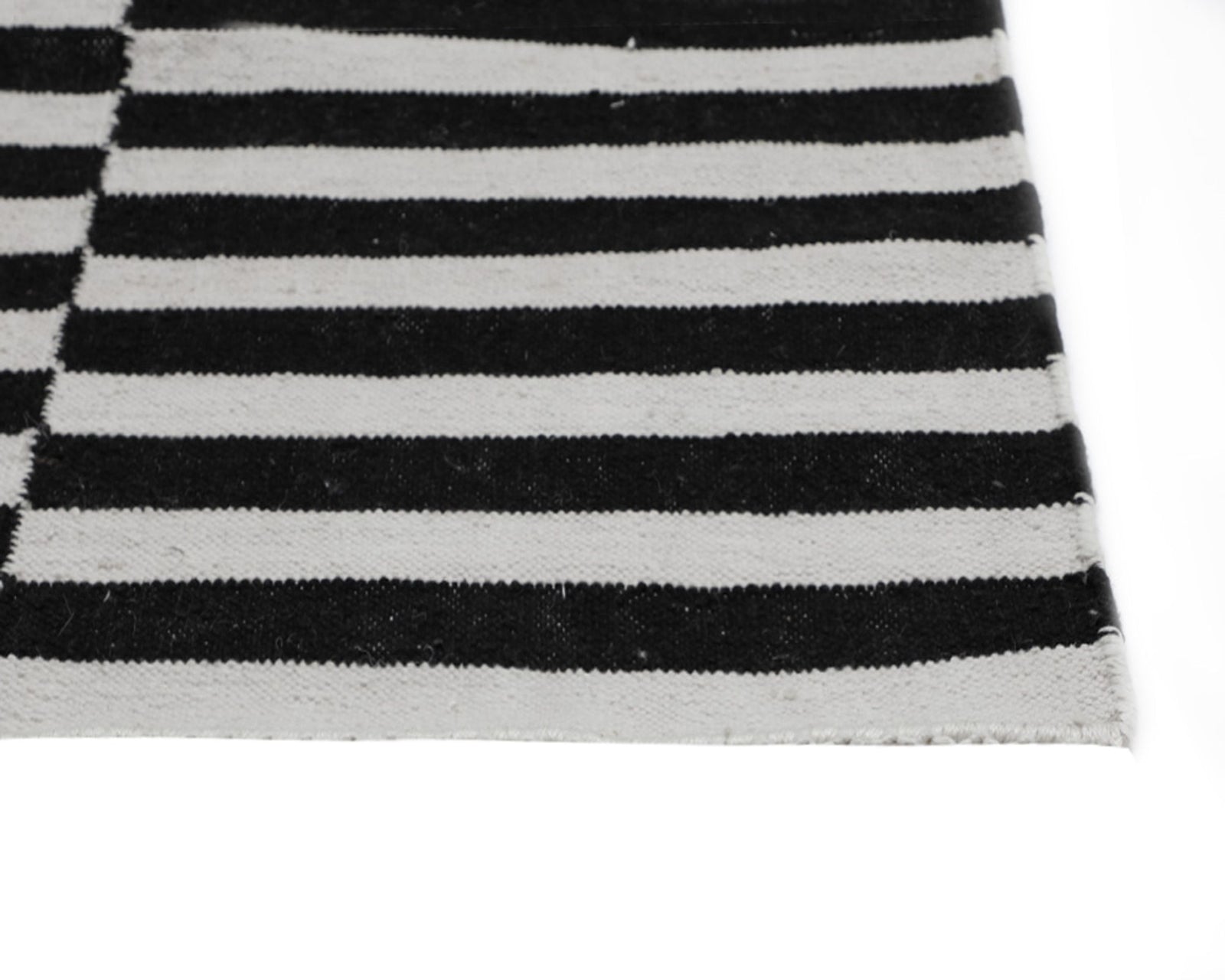 Black / Ivory - 6' X 9'