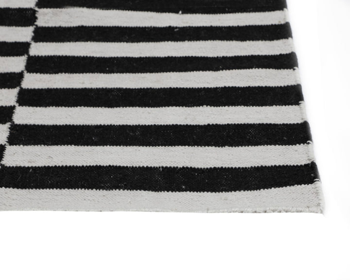 Black / Ivory - 6' X 9'
