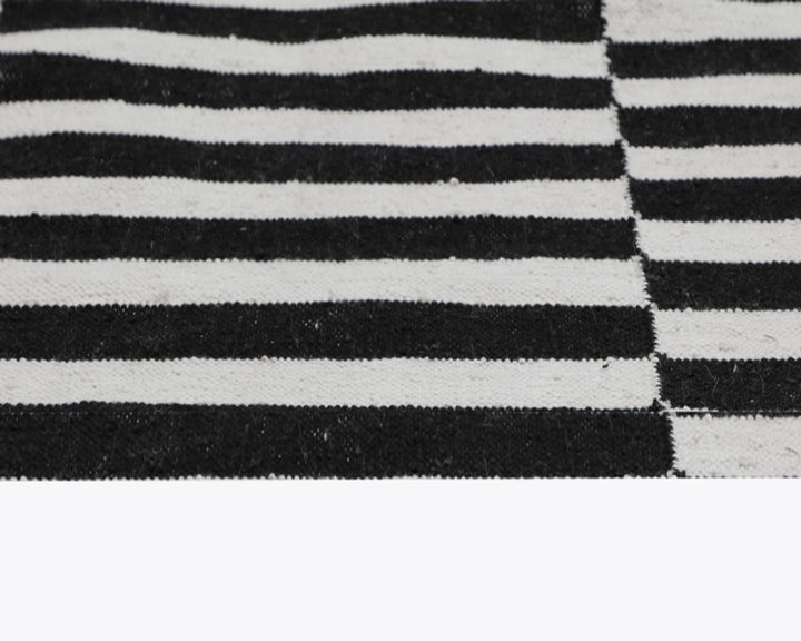 Black / Ivory - 6' X 9'