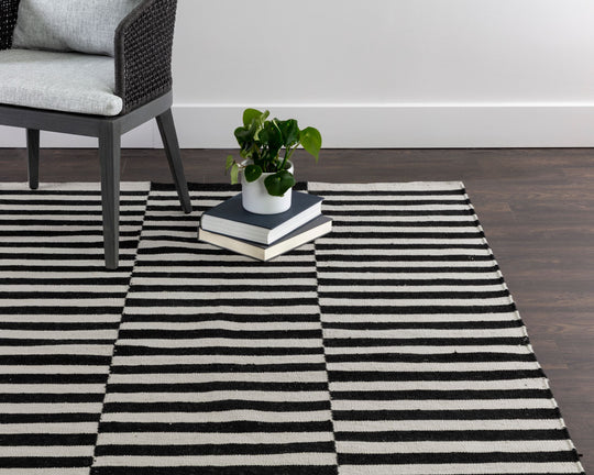 Black / Ivory - 6' X 9'