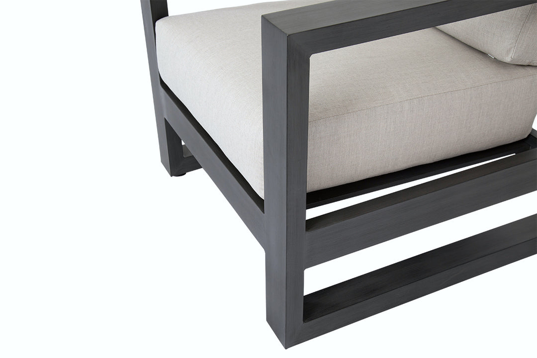 Redondo Club Chair in Canvas Skyline, No Welt
