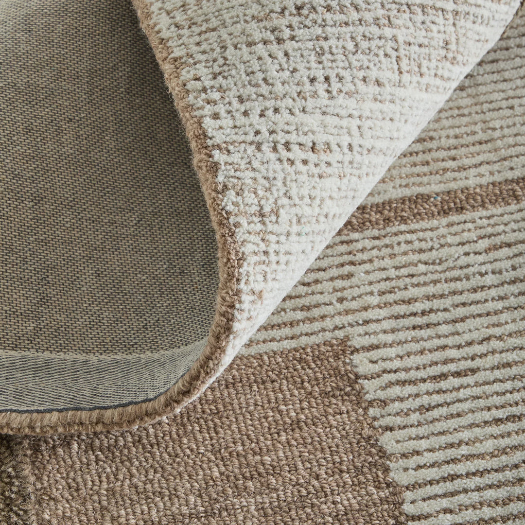 Rectangle/5' x 8'/Brown/Ivory