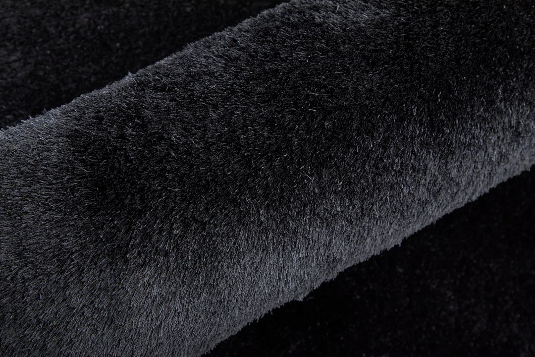 Round/8' x 8' /Black