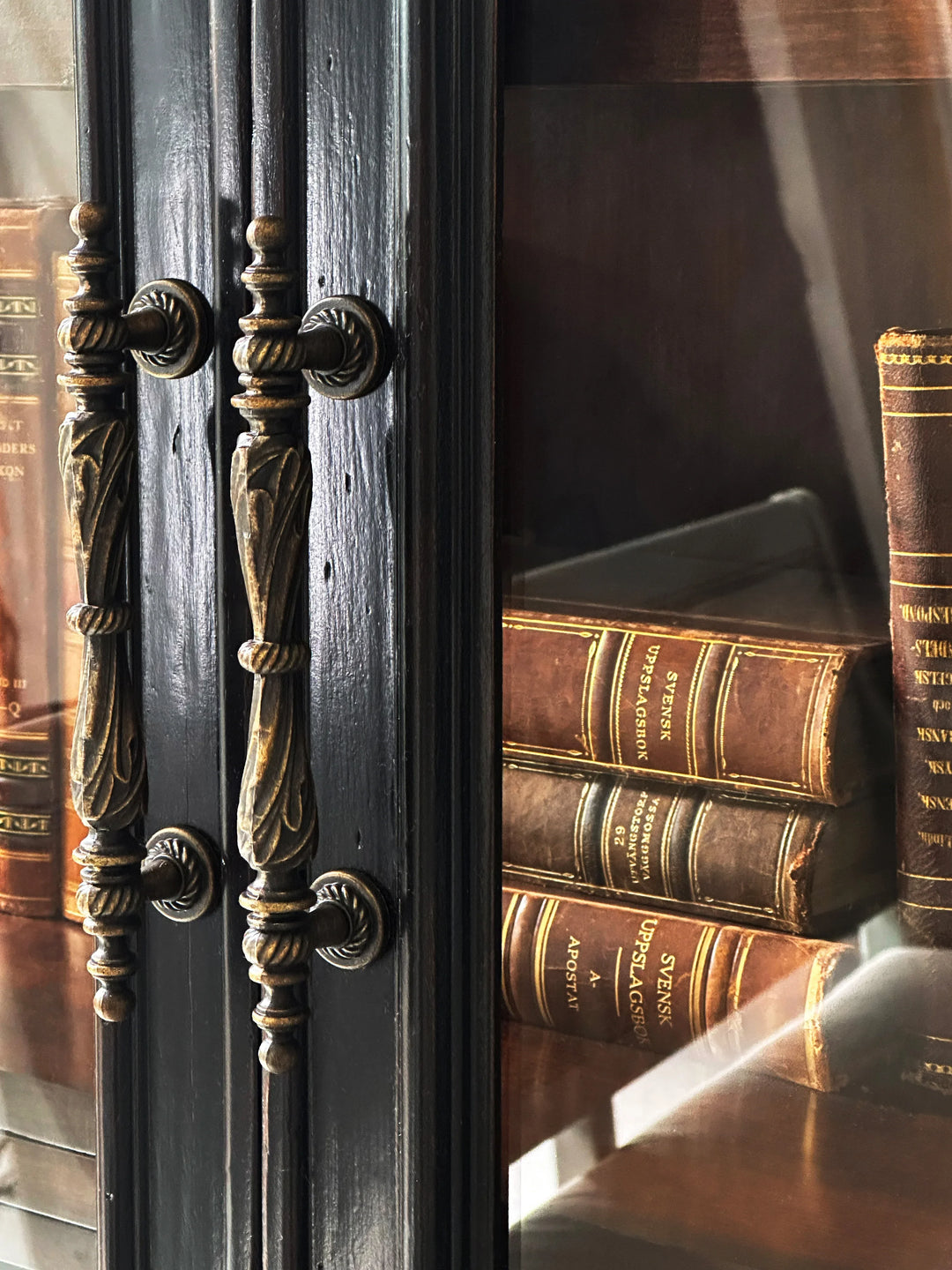 American Home Furniture Hooker Furniture Charleston Display Cabinet