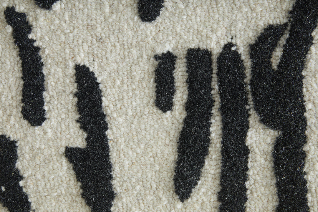 Rectangle/5' x 8'/Ivory/Black