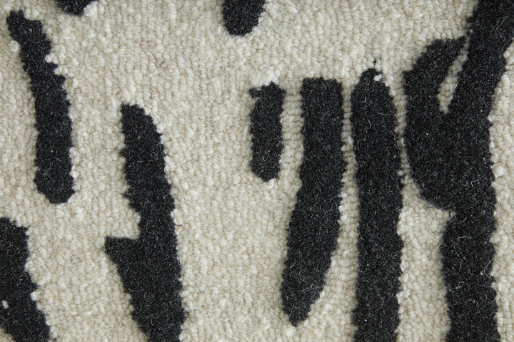 Rectangle/5' x 8'/Ivory/Black