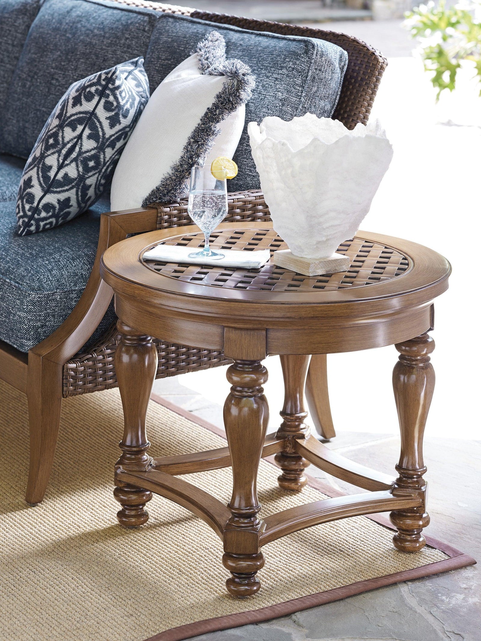 Tommy Bahama Outdoor Harbor Isle Round End Table OUTDOOR ACCENT TABLES