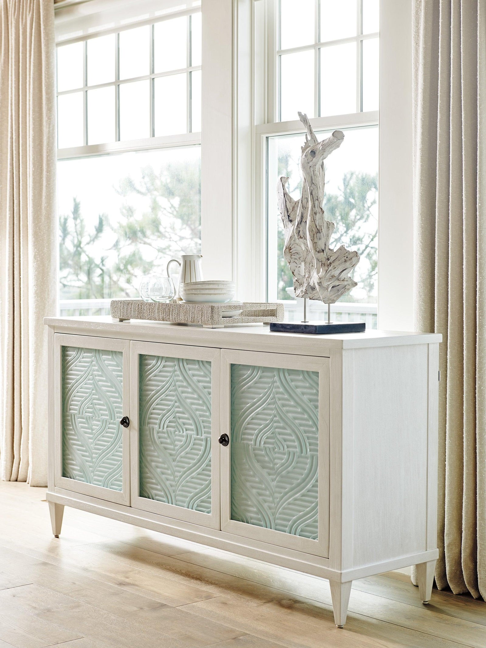 Tommy Bahama Home Ocean Breeze Turtle Point Buffet CABINETS