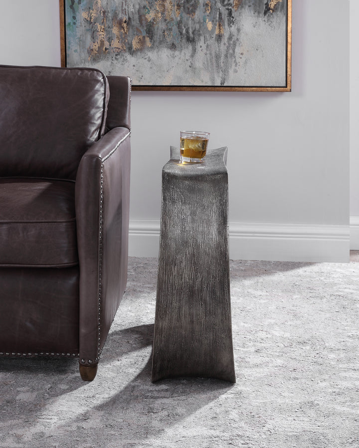 VALIRA MODERN ACCENT TABLE - AmericanHomeFurniture