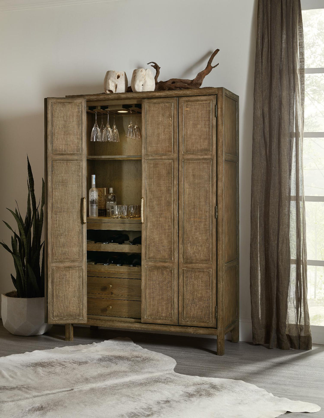 American Home Furniture | Hooker Furniture - Sundance Bar Cabinet