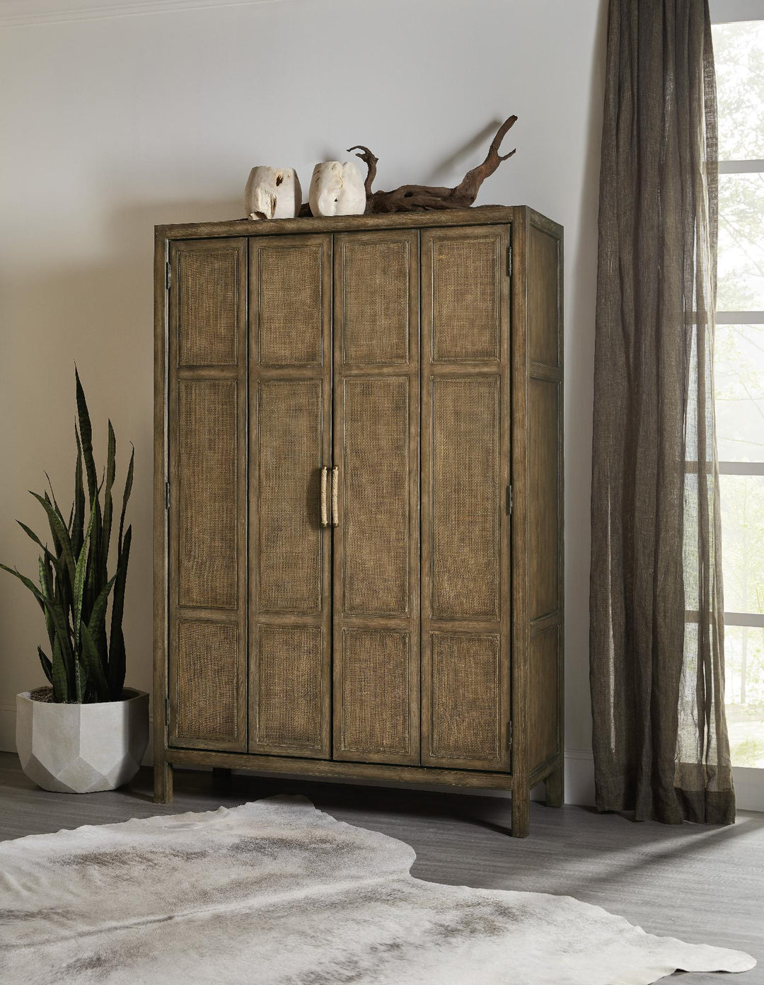 American Home Furniture | Hooker Furniture - Sundance Bar Cabinet